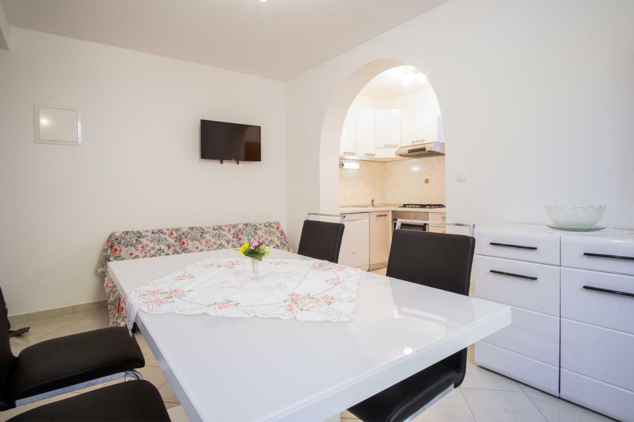 Apartment Dani Malinska Eksteriør billede